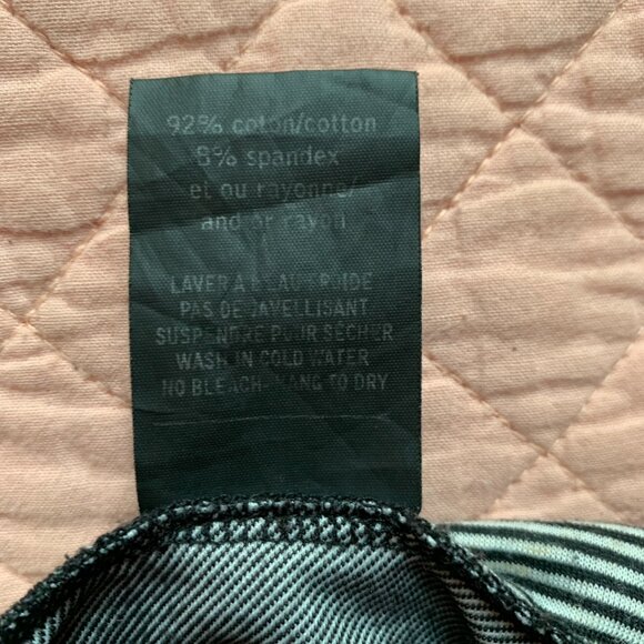 EVE LAVOIE - V neck grey black tees t-shirt with pink print - Medium - Picture 9 of 9